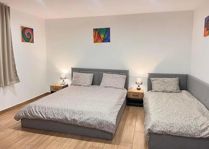 Jenny House فيلة ساباريفا بانيا